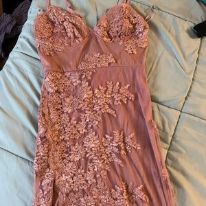 Supper pretty lacy dress with a flattering slit